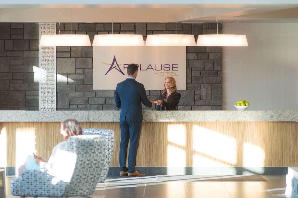 Applause Hotel Calgary Airport By Clique Zewnętrze zdjęcie